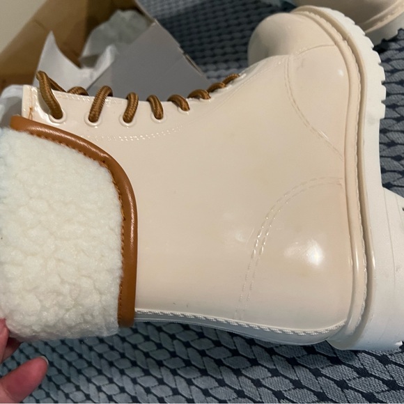 NEW Kenneth Cole REACTION size 8 Medium width Rain Lace Up Boot White in box - Picture 14 of 14